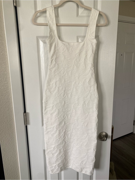 Zara Dresses & Skirts - ZARA Stunning White Textured Floral  Sleeveless Midi Dress Sz Small Like NEW!
